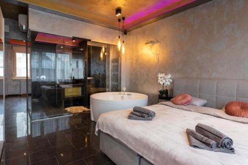LUXOR,luxury,jacuzzi,main square,CENTRAL, Zagreb (updated prices 2024)