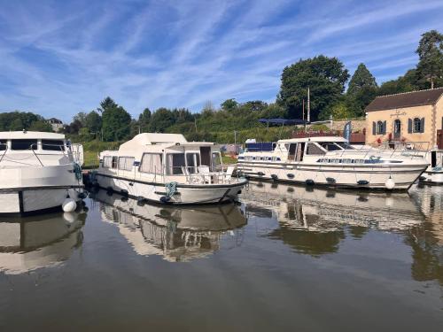 Séjour insolite en bateau sur le canal à Châtillon-en-Bazois, 8 personnes - API-1-46-25