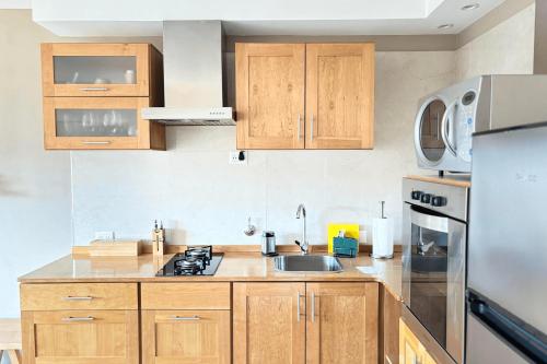 Departamento completo en San Carlos de Bariloche, Argentinaにあるキッチンまたは簡易キッチン