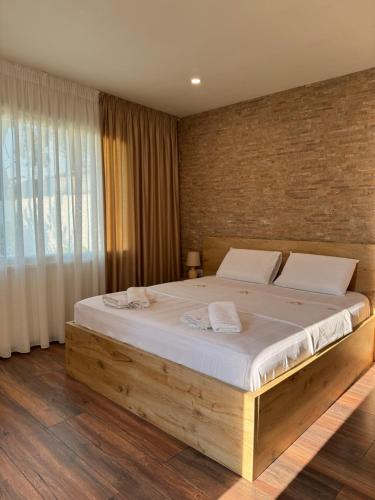 Postel nebo postele na pokoji v ubytování Lazaj Villa