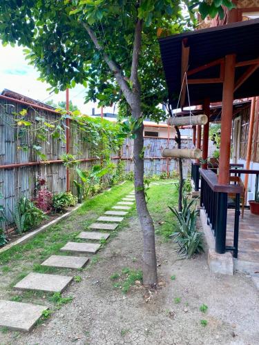 Κήπος έξω από το Moalboal Panagsama beach TopBudz Hostel