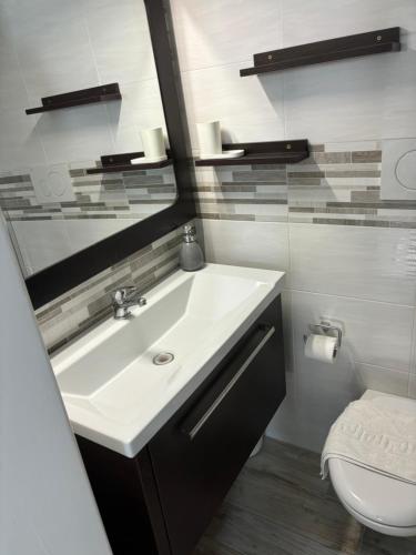 a bathroom with a sink and a toilet at L'arco di porta Lecce in Brindisi