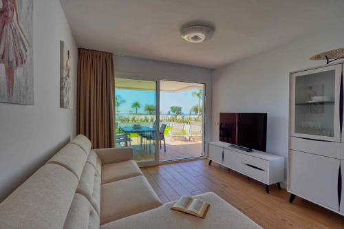 Bright and nice garden apartment Calaceite