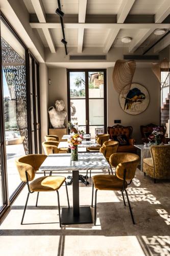 a dining room with a table and chairs at Tenuta Zamparina in Montignoso