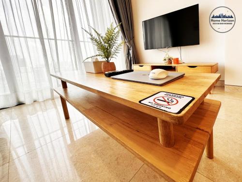 TV a/nebo společenská místnost v ubytování LUCENTIA RESIDENCE BY HOME HORIZON