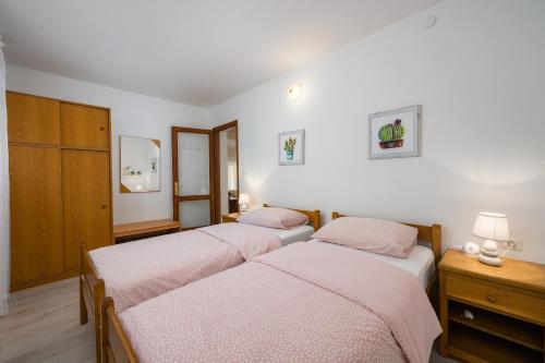 Postel nebo postele na pokoji v ubytování Apartments Tena 1