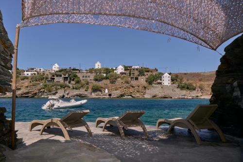 Seafront villa with private dock on the sea