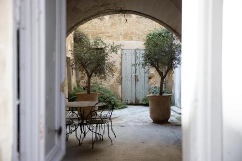 Αίθριο ή υπαίθριος χώρος στο Bon Jour Uzès