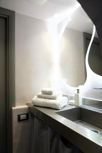 a bathroom with a sink and a mirror at La Chianca Rosa - RIFUGIO ROMANTICO ad Ostuni in Ostuni