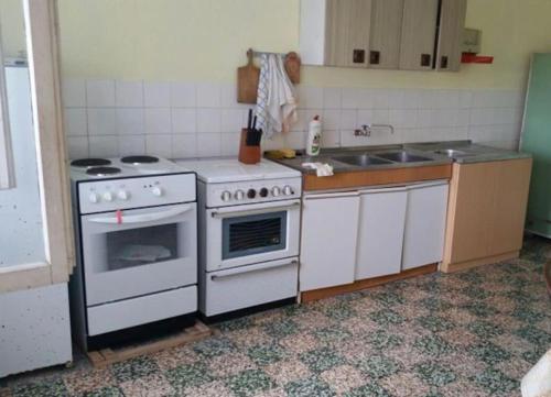 Gallery image of Large bedroom for 2, south nature view, under mountain, old & unique Dalmatian house in Razvođe