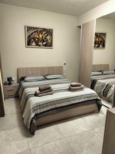 Postel nebo postele na pokoji v ubytování Serendipity, Aparment in Victoria Centre Gozo