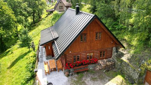 El edificio en el que está el chalet de montaña