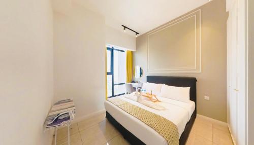 a bedroom with a large bed with a window at Axon Residence KLCC - KL HOME in Kuala Lumpur