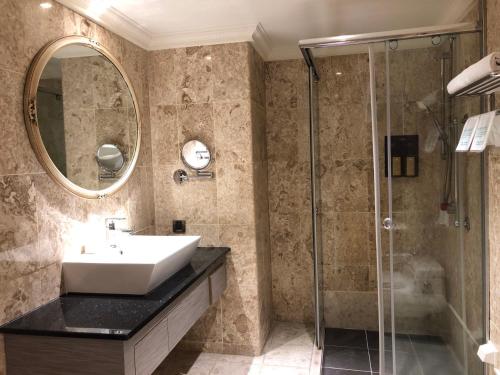a bathroom with a sink and a shower at 麗隆商旅LilongHotel in Kaohsiung