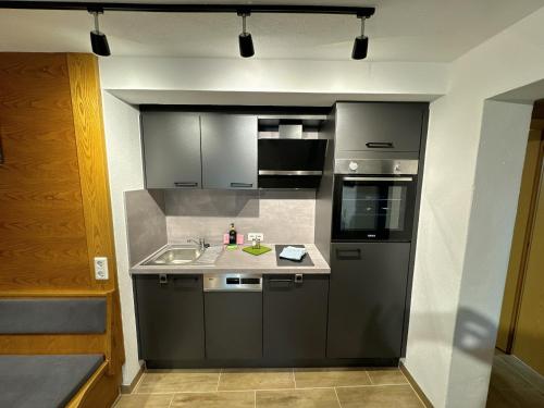 Apartments 30-11にあるキッチンまたは簡易キッチン