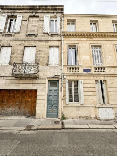 Centre-ville donnant sur cours végétalisée