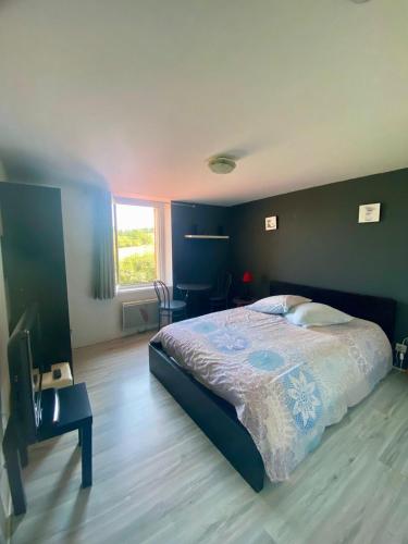 Кровать или кровати в номере Bergerie Joy, bienvenue entre Ciel & Terre