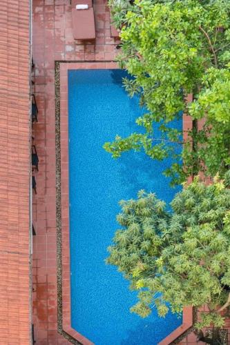 an overhead view of a blue pool in a brick building at Vientiane Boutique Hotel in Vientiane