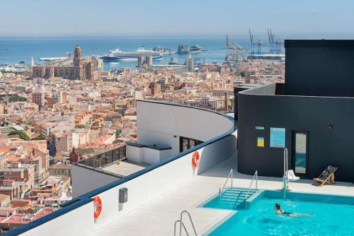 Urban Jungle in Malaga Center, 18th Floor, Rooftop pool, Free Parking