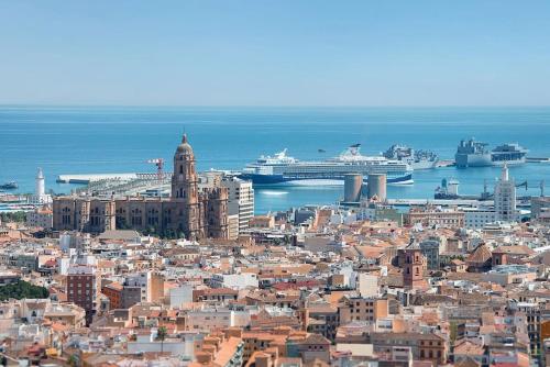Urban Jungle in Malaga Center, 18th Floor, Rooftop pool, Free Parking