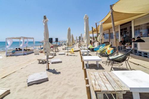 Alvarito Playa Marbella front beach apartment