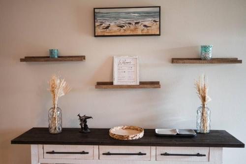 Φωτογραφία από το άλμπουμ του Navarre Oasis - Heated Saltwater Pool, Hot tub & Game room - Minutes from the beach! σε Navarre