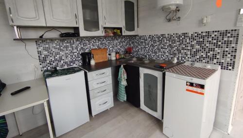 Dapur atau dapur kecil di Domek Rewal, klimatyzacja ciepło- zimno