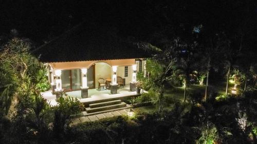 Κήπος έξω από το Villa Mata Hari