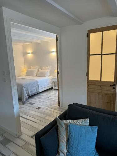 ARAZY - Superb duplex old Antibes very central, AC, terrace