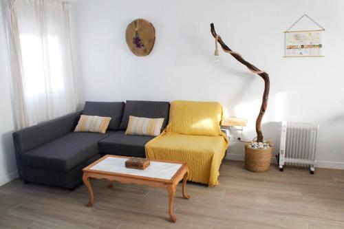 a living room with a couch and a coffee table at Casa rural El Rincón de la Yedra in Setenil