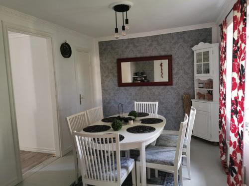 Φωτογραφία από το άλμπουμ του Hus Gammal Dam σε Eringsboda
