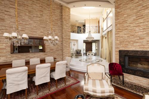 Χώρος καθιστικού στο Villa Onar