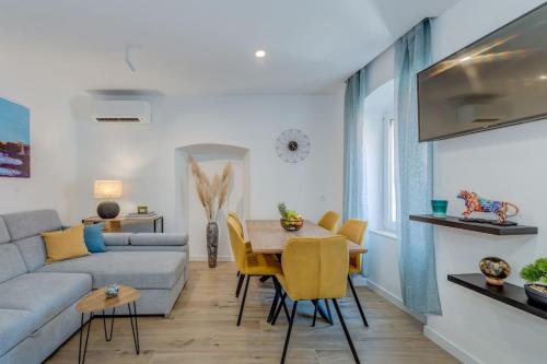 New luxury apartments in the center of Omiš