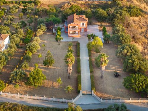 an aerial view of a house with a fountain at Villa Ritrovo in Sami
