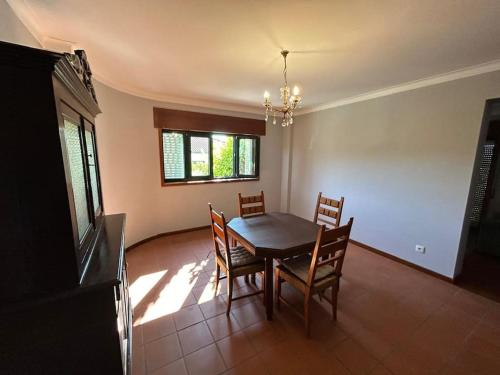 a dining room with a table and chairs at Casa Dionísio in Amarante