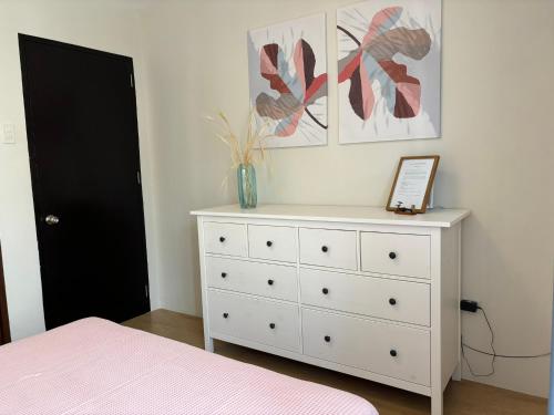 Ένα ή περισσότερα κρεβάτια σε δωμάτιο στο Mactan Cebu Guesthouse - ideal for groups - 3km from Mactan Airport