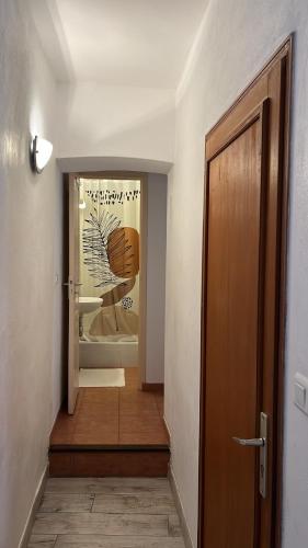 Ένα μπάνιο στο Appartement de charme CARA