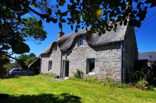 jolie longère dans un hameau de Bubry