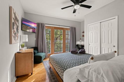 a bedroom with a bed and a ceiling fan at StayRafa At 261 4R in Philadelphia