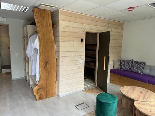 a room with a closet with a wooden wall at Möckelsnäs Herrgård in Diö