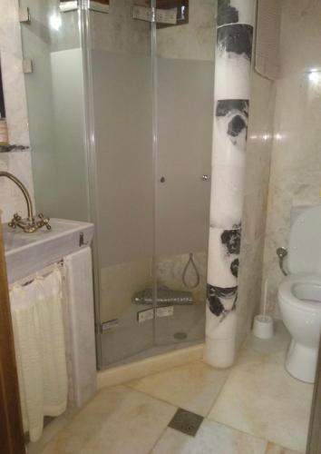 Ένα μπάνιο στο GuesthouseKamara