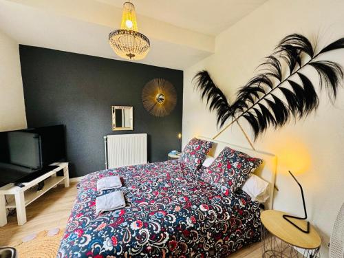 Loft atypique 130 m2 Clim patio couvert et terrasse pkg privé inclus gratuit tram à 5mn à pied un accès direct au centre-ville