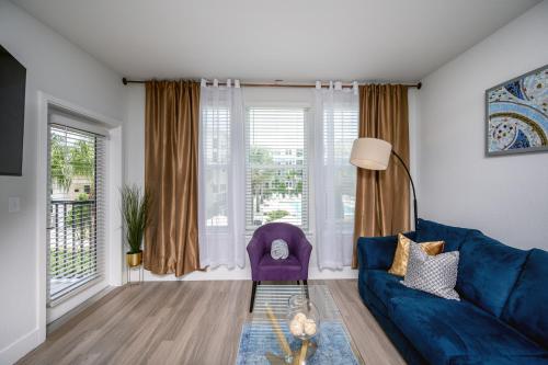 Χώρος καθιστικού στο Resort Style - POOL View - HOTUB - Moffitt - Pet - Mid Term Rental - Gated - Gym - Wifi - USF - Elevators - Long Stay - WT1