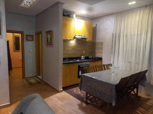Kuchyň nebo kuchyňský kout v ubytování taourirt happy home