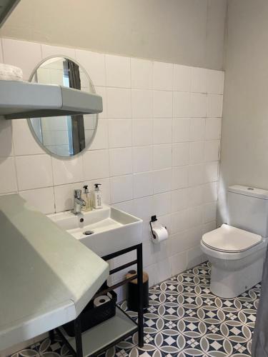 Ένα μπάνιο στο Sarah's Place- Heatherlands,George
