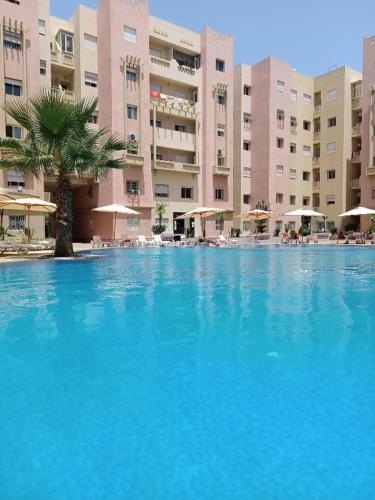 Bazén v ubytování Appartement au rdc de la résidence Rosiers avec piscine à Monammedia nebo v jeho okolí