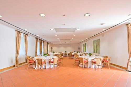 a large room with tables and chairs in it at Lam Hotel Convento do Desagravo in Oliveira do Hospital
