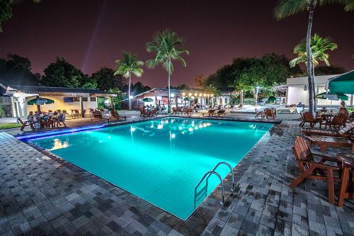 Bazén v ubytování Aipana Plaza Hotel nebo v jeho okolí