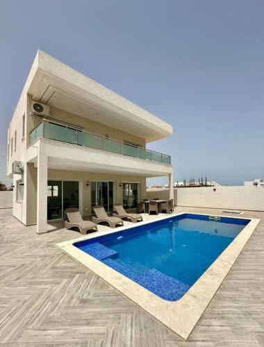 Πισίνα στο ή κοντά στο La Villa Athena