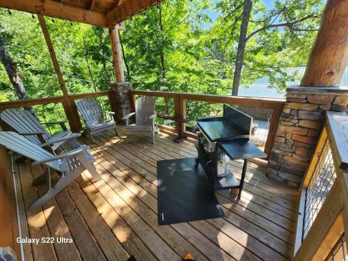 Dancing Bear Cabin- Relax & Enjoy! photo 8